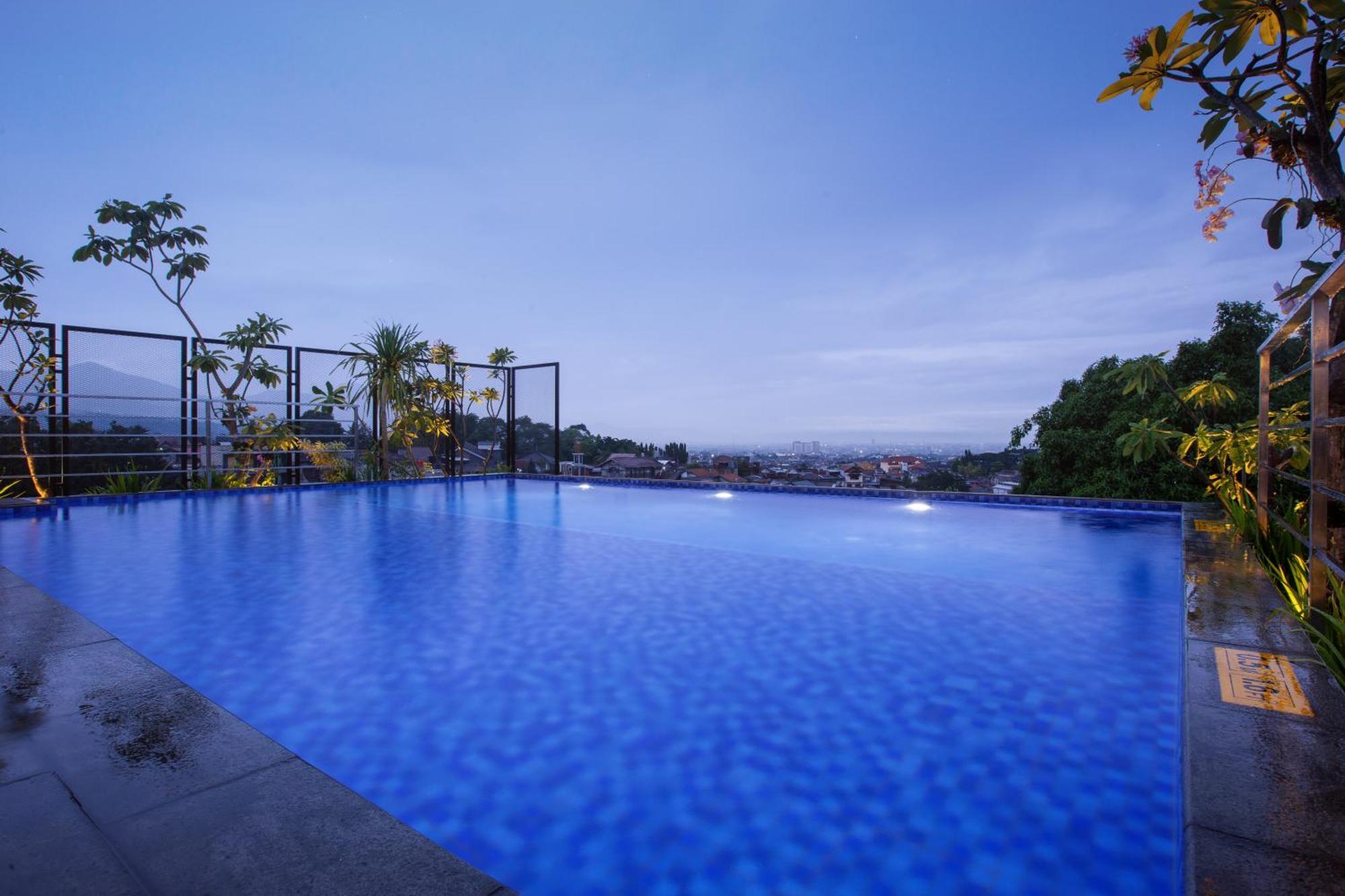Neo Dipatiukur Bandung By Aston Hotel Exterior foto