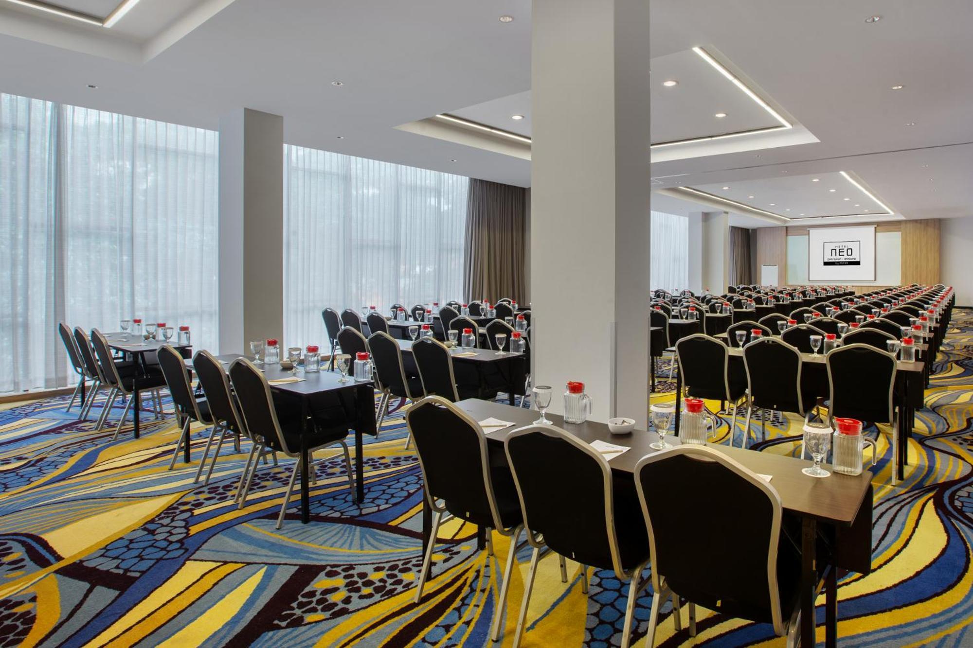 Neo Dipatiukur Bandung By Aston Hotel Exterior foto