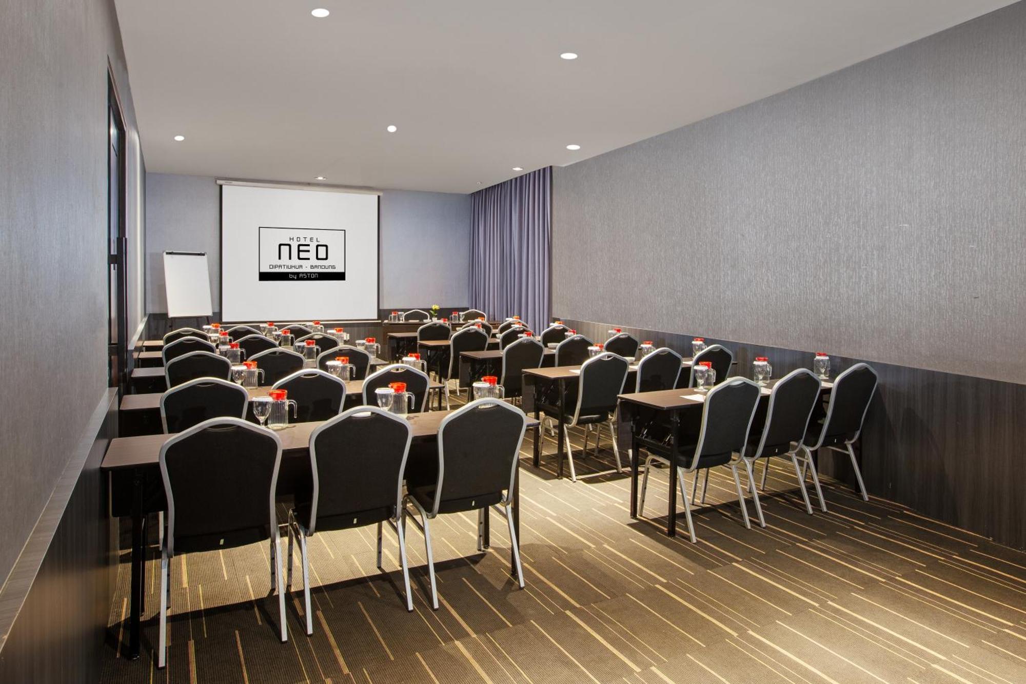 Neo Dipatiukur Bandung By Aston Hotel Exterior foto