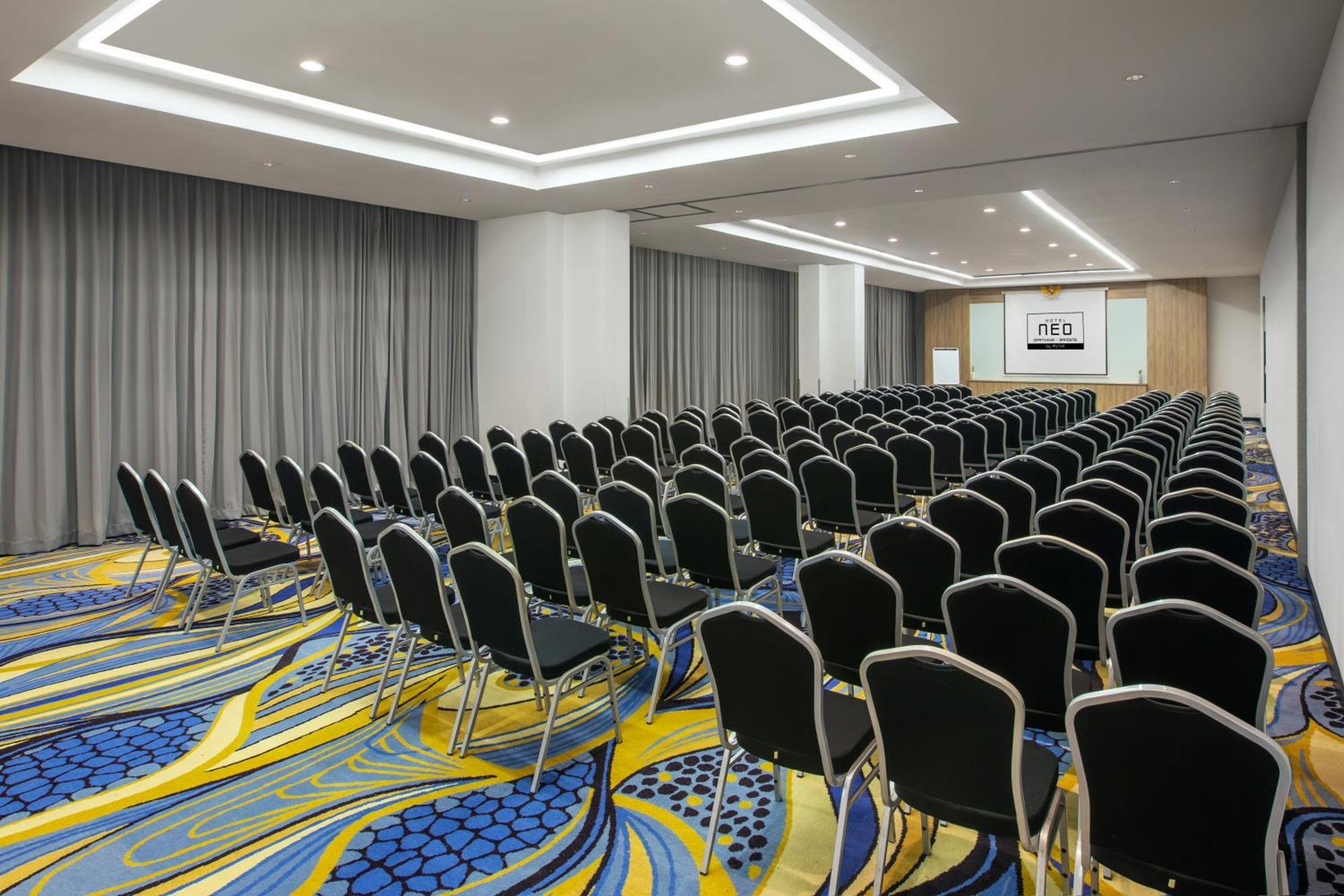Neo Dipatiukur Bandung By Aston Hotel Exterior foto