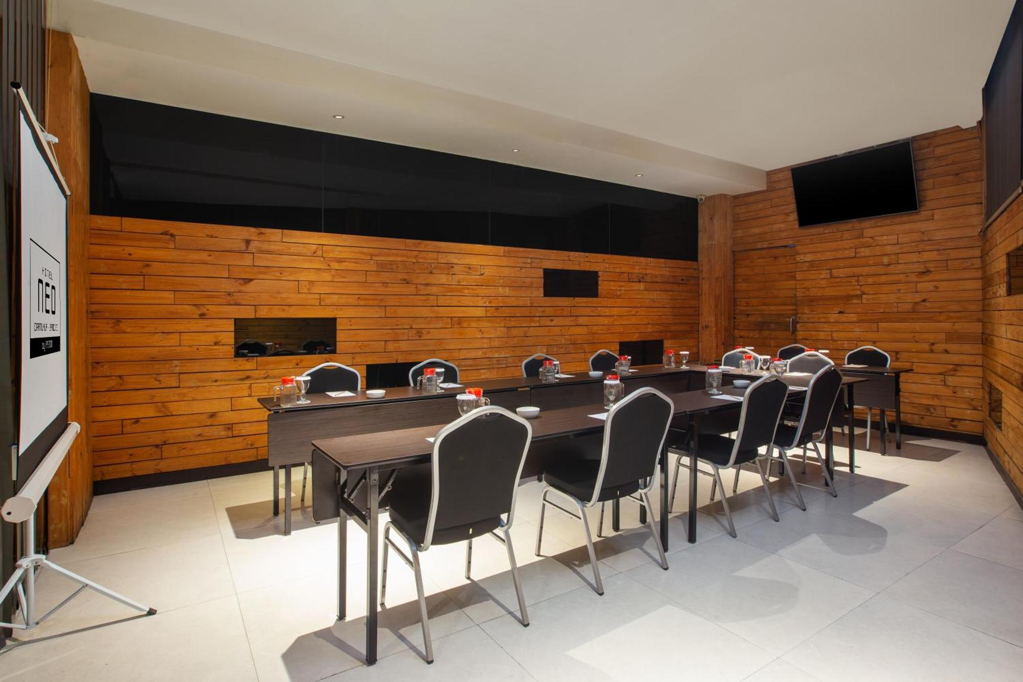 Neo Dipatiukur Bandung By Aston Hotel Exterior foto